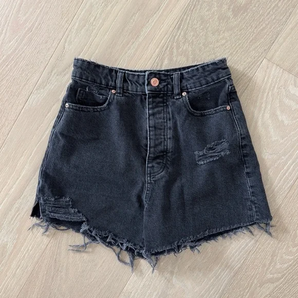 Zara Distressed Denim Shorts - Picture 1 of 5